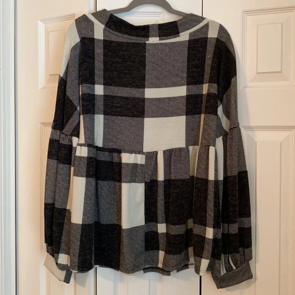 Bluivy checkered peplum top - Picture 2 of 2